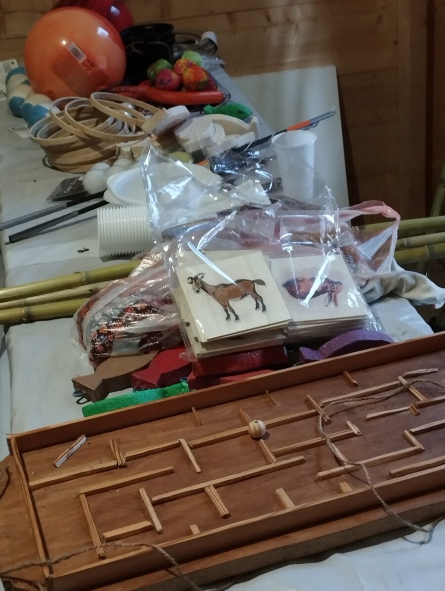 Gyermek játszó a Tájházban